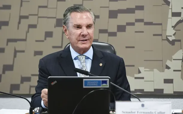 Relatório médico diz que Collor pode ser tratado dentro de presídio