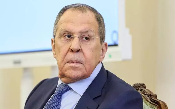 Lavrov acusa União Europeia de “frenesi militarista” e negligência com problemas internos