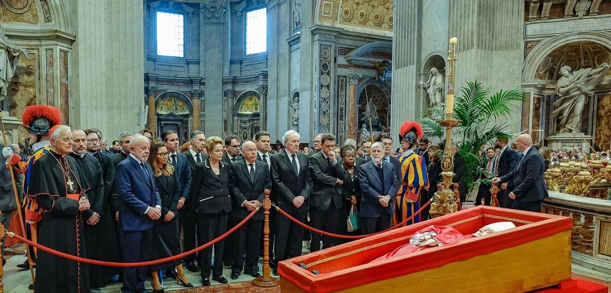Lula, Dilma e autoridades se despedem de Papa Francisco em cerimônia no Vaticano