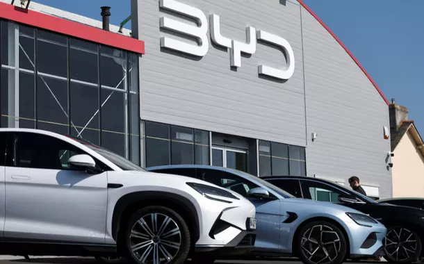 Lucro da BYD dobra no primeiro trimestre e pressiona rivais com veículos elétricos mais acessíveis