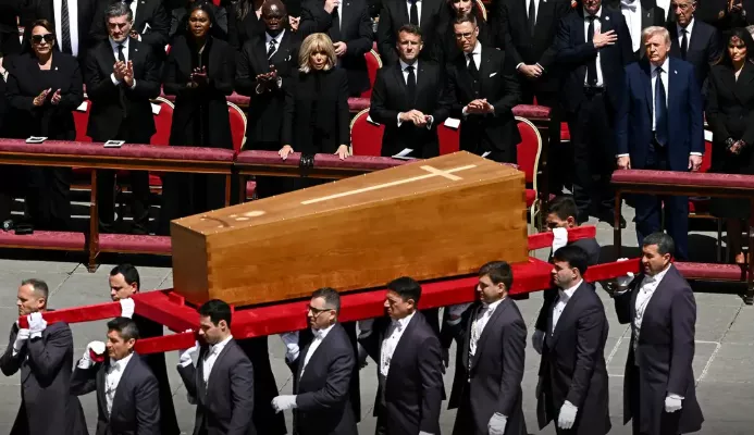 Corpo de papa Francisco é sepultado na Basílica de Santa Maria Maior