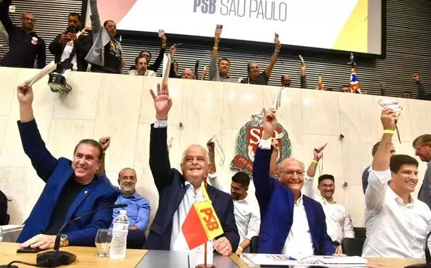 Marcio Franca (o segundo da esq. para a dir.), Geraldo Alckmin (o terceiro da esq. para a dir.) e outras lideranças