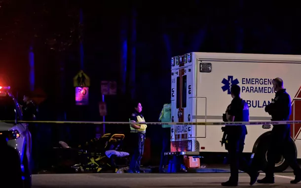 Ambulância trata feridos em Vancouver