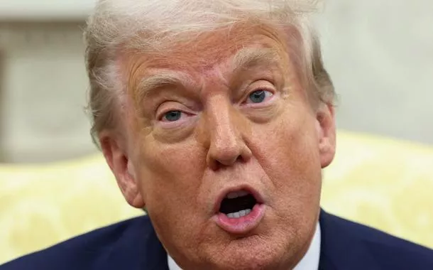 Trump assinará decreto sobre tarifas automotivas em meio a guerra comercial global