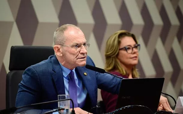 Comissão presidida por Fabiano Contarato (ao lado de Leila Barros) também vai avaliar tributo para agrotóxicos.