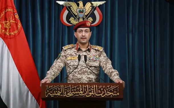O porta-voz das Forças Armadas do Iêmen (YAF), Brigadeiro-General Yahya Saree,  28/04/2025