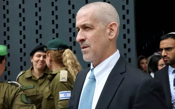 Ronen Bar, chefe do Shin Bet, participa de uma cerimônia no cemitério militar do Monte Herzl, em Jerusalém, em 13 de maio de 2024