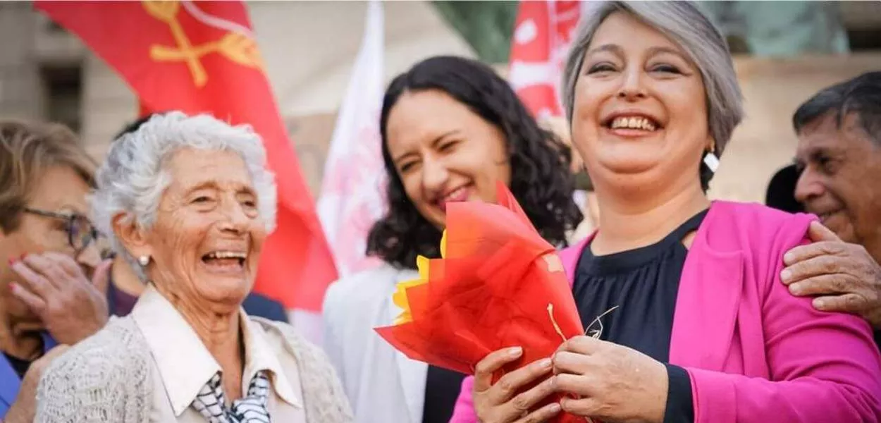 Jeanette Jara (dir.), candidata do PC do Chile nas primárias presidenciais