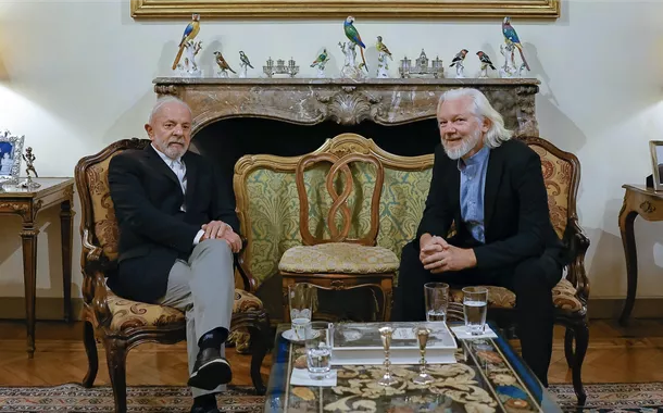 O simbolismo do encontro entre Lula e Assange, os dois maiores presos políticos do século 21