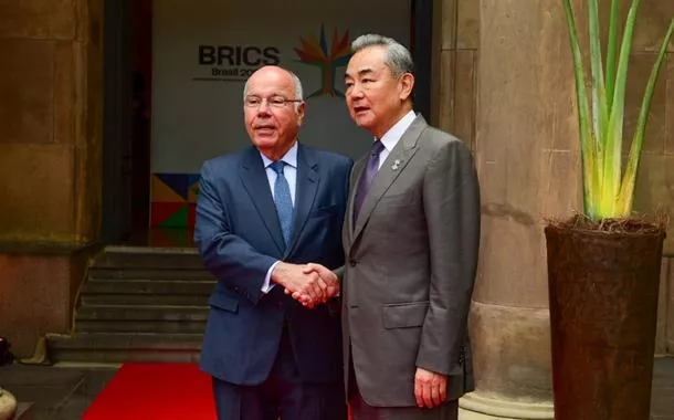 Chanceleres Mauro Vieira (Brasil) e Wang Yi (China), no Rio de Janeiro, para a reunião do BRICS
