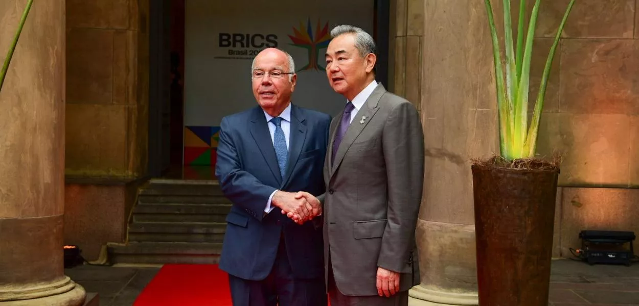 Chanceleres Mauro Vieira (Brasil) e Wang Yi (China), no Rio de Janeiro, para a reunião do BRICS