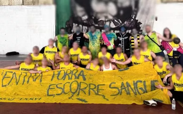 Frase criminosa na faixa da atletica