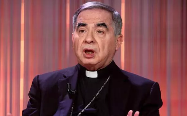 Cardeal italiano condenado diz que não participará do conclave para eleger novo papa