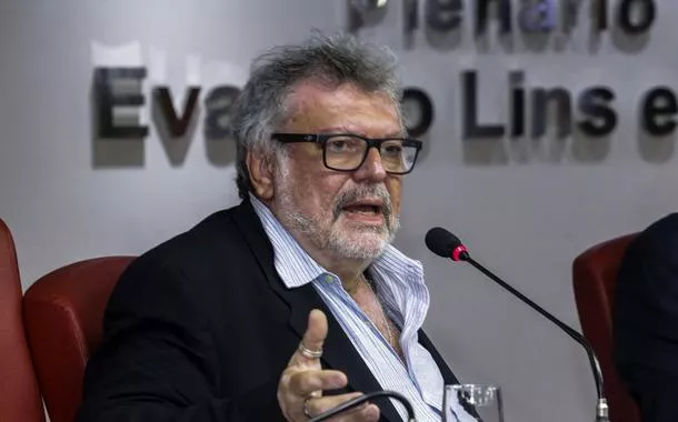 "Ser de esquerda, ser progressista e discutir os temas contemporâneos é totalmente compatível com ser lacaniano", diz Elia