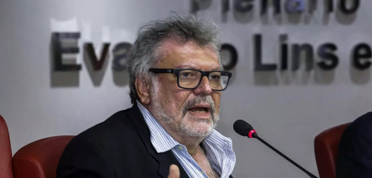 "Ser de esquerda, ser progressista e discutir os temas contemporâneos é totalmente compatível com ser lacaniano", diz Elia