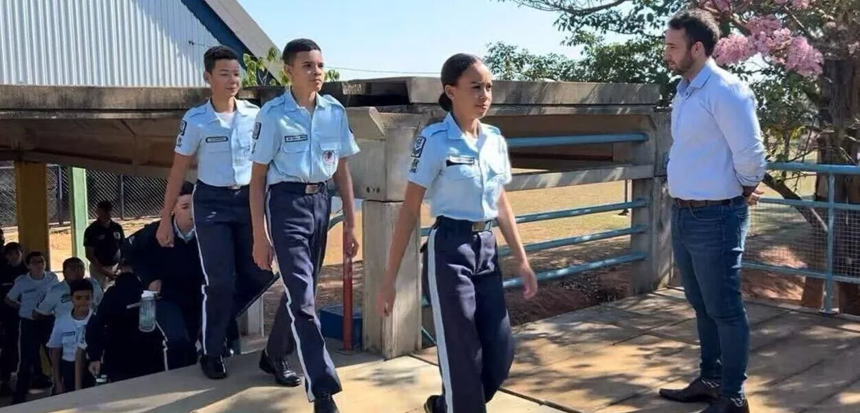 Civic-military school