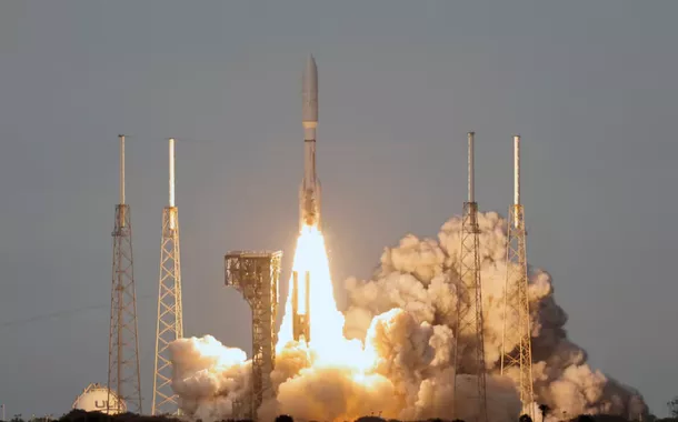 Um foguete Atlas V da United Launch Alliance decola carregando os satélites da rede de internet do Projeto Kuiper da Amazon da Estação da Força Espacial de Cabo Canaveral em Cabo Canaveral, Flórida, EUA, 28 de abril de 2025