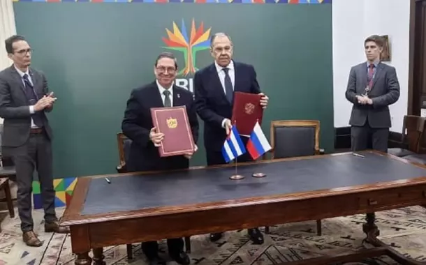 Cuba e Rússia assinam declaração contra sanções unilaterais e ampliam cooperação estratégica