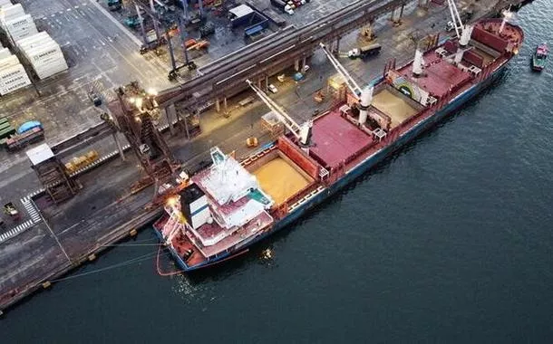 Navio atracado em Paranaguá
