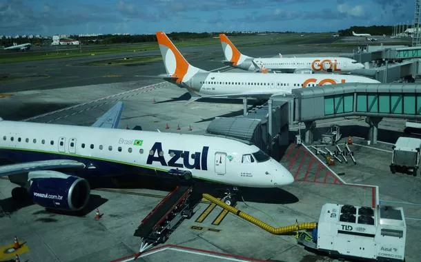 Aviões da Azul e da Gol no aeroporto Luis Eduardo Magalhães, em Salvador - 03/02/2025
