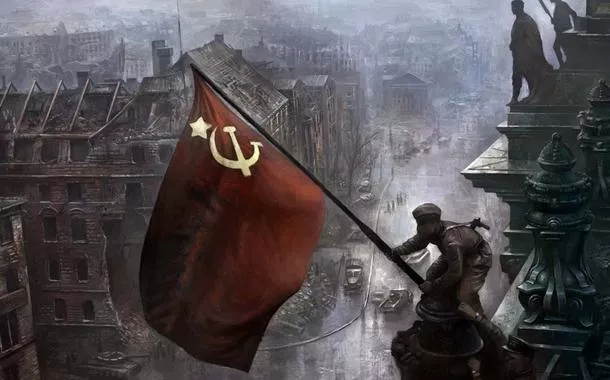 Bandeira da URSS hasteada no Reichstag, sede do parlamento em Berlim, depois do suicídio de Hitler e a tomada da cidade pelo Exército Vermelho - 2.mai.45