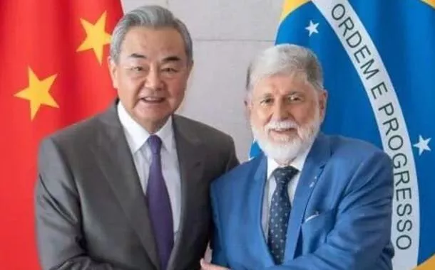 Wang Yi e Celso Amorim