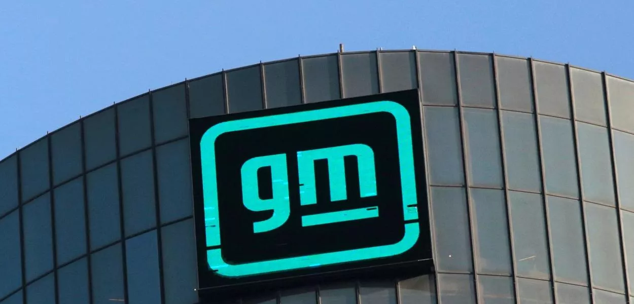 Logo da GM na sede da companhia