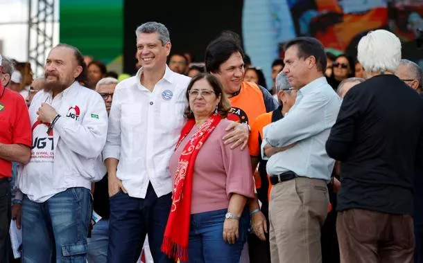 Ministro da Secretaria-Geral da Presidência da República, Márcio Macêdo, ministra das mulheres Cida Gonçalves e o ministro do Trabalho, Luiz Marinho, durante ato do dia 1º de Maio das Centrais Sindicais, na Praça Campo de Bagatelle