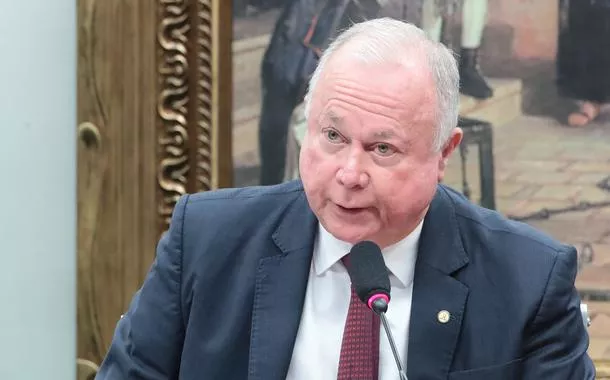 Presidente da CCJ diz que "chegou a hora" de discutir o fim da escala 6x1