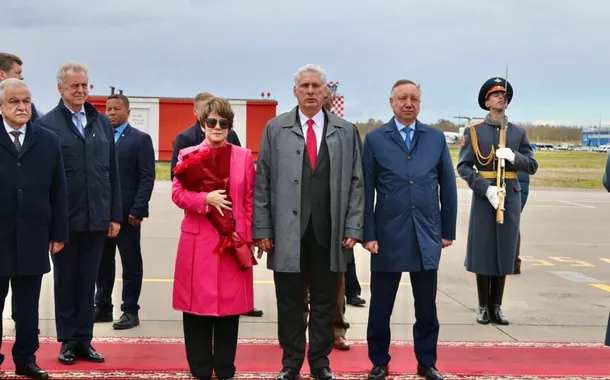 Díaz-Canel chega à Rússia para participar das comemorações do Dia da Vitória