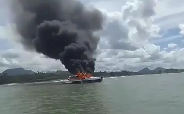 Lancha explode em represa