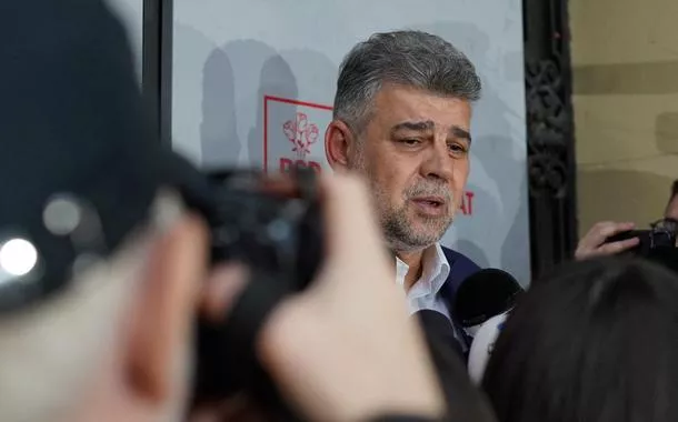 Primeiro-ministro romeno, Marcel Ciolacu, fala com jornalistas após renunciar
05/05/2025
