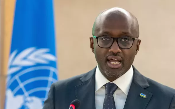 Olivier Nduhungirehe, Ministro das Relações Exteriores e Cooperação Internacional de Ruanda, discursa no Conselho de Direitos Humanos das Nações Unidas, em Genebra, Suíça, em 26 de fevereiro de 2025