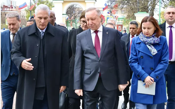 O Presidente de Cuba, Díaz Canel, e o Governador de São Petersburgo, Alexander Beglov 