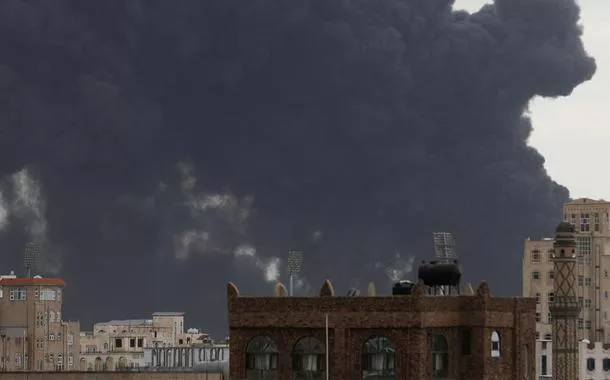 Ataque aéreo de Israel à infraestrutura Houthi em Sanaa