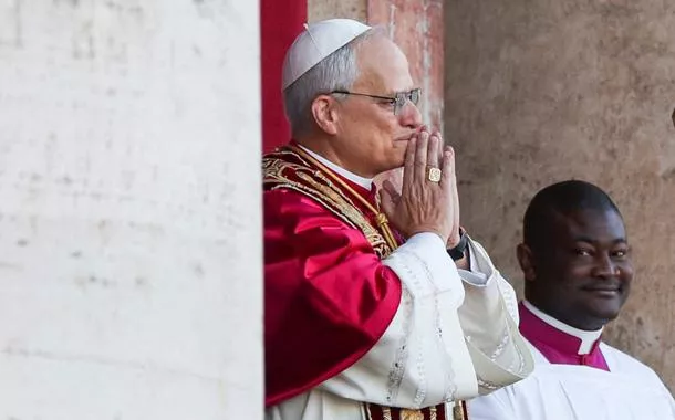 O recém-eleito papa Leão 14, cardeal Robert Prevost, dos Estados Unidos, na sacada da Basílica de São Pedro no Vaticano
08/05/2025
