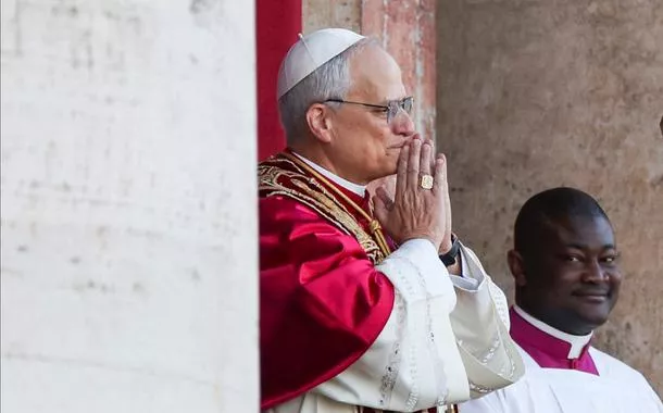 O recém-eleito papa Leão 14, cardeal Robert Prevost, dos Estados Unidos, na sacada da Basílica de São Pedro no Vaticano
08/05/2025
