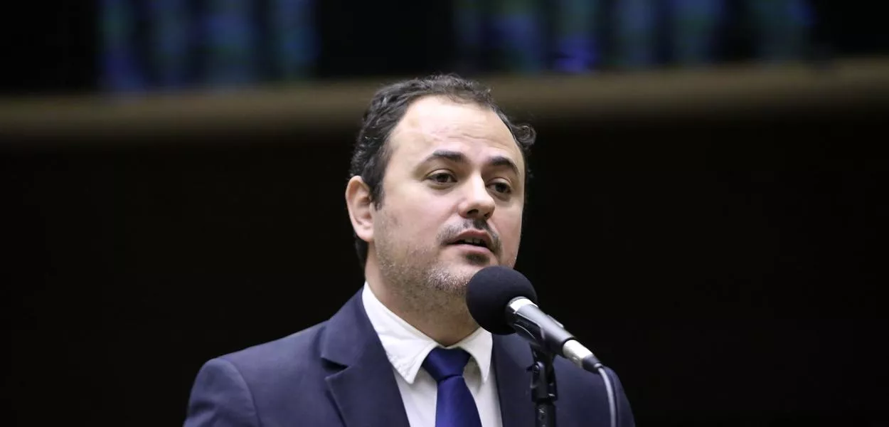 Glauber Braga denuncia terrorismo de Estado para controlar petróleo da Venezuela