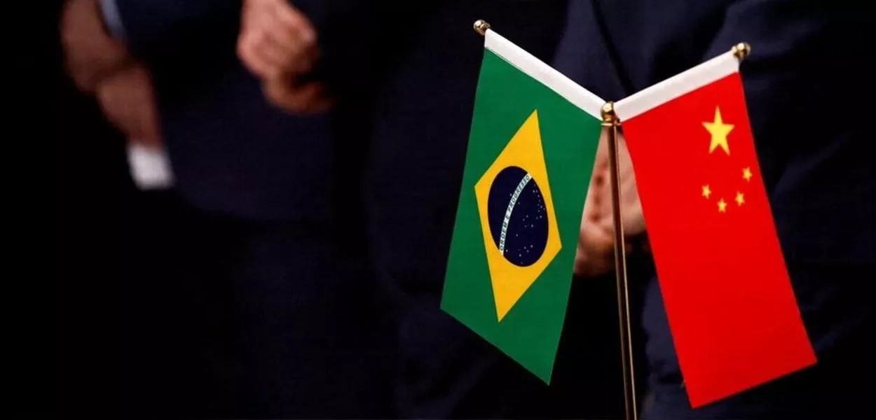 Bandeiras do Brasil e da China
