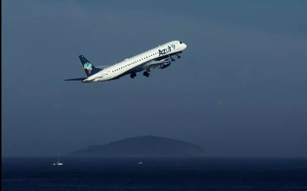 Avião da Azul decola do aeroporto Santos Dumont, no Rio de Janeiro - 17/01/2025
