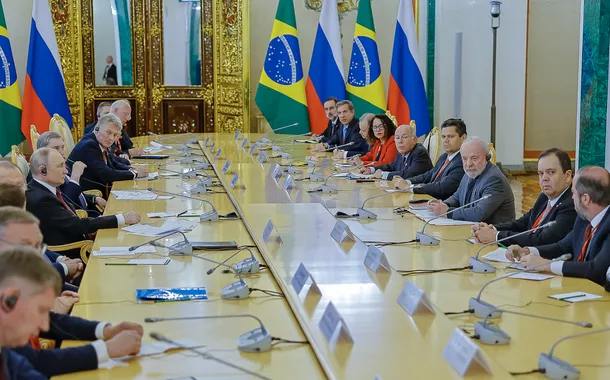 Lula, Putin e autoridades russas e brasileiras em reunião em Moscou - 09/05/2025