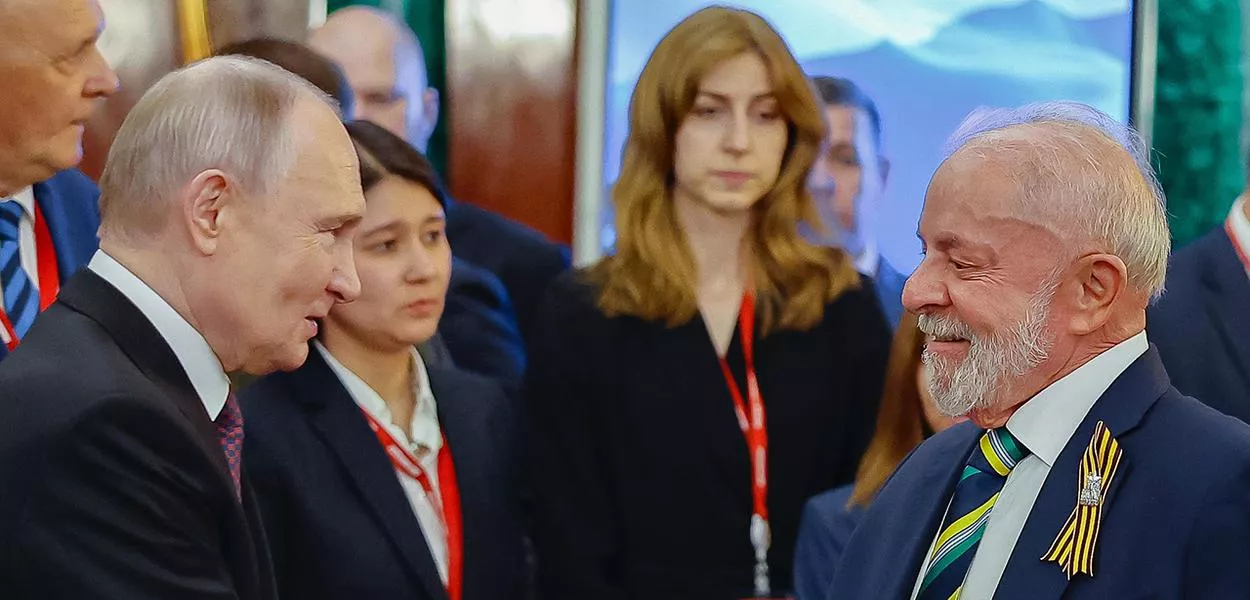 Vladimir Putin (à esq.) e Lula