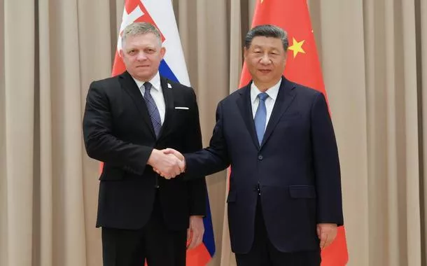 Xi diz que China está disposta a trabalhar com Eslováquia para enfrentar desafios e salvaguardar justiça internacional