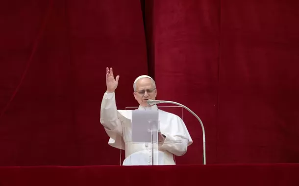 O papa Leão XIV durante a oração Regina Caeli na Praça de São Pedro, no Vaticano, no dia 11 de maio de 2025.