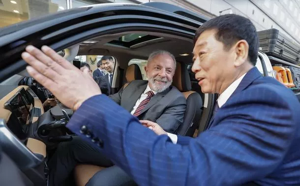 Presidente da República, Luiz Inácio Lula da Silva, durante visita aos carros da GWM. Pequim - China.