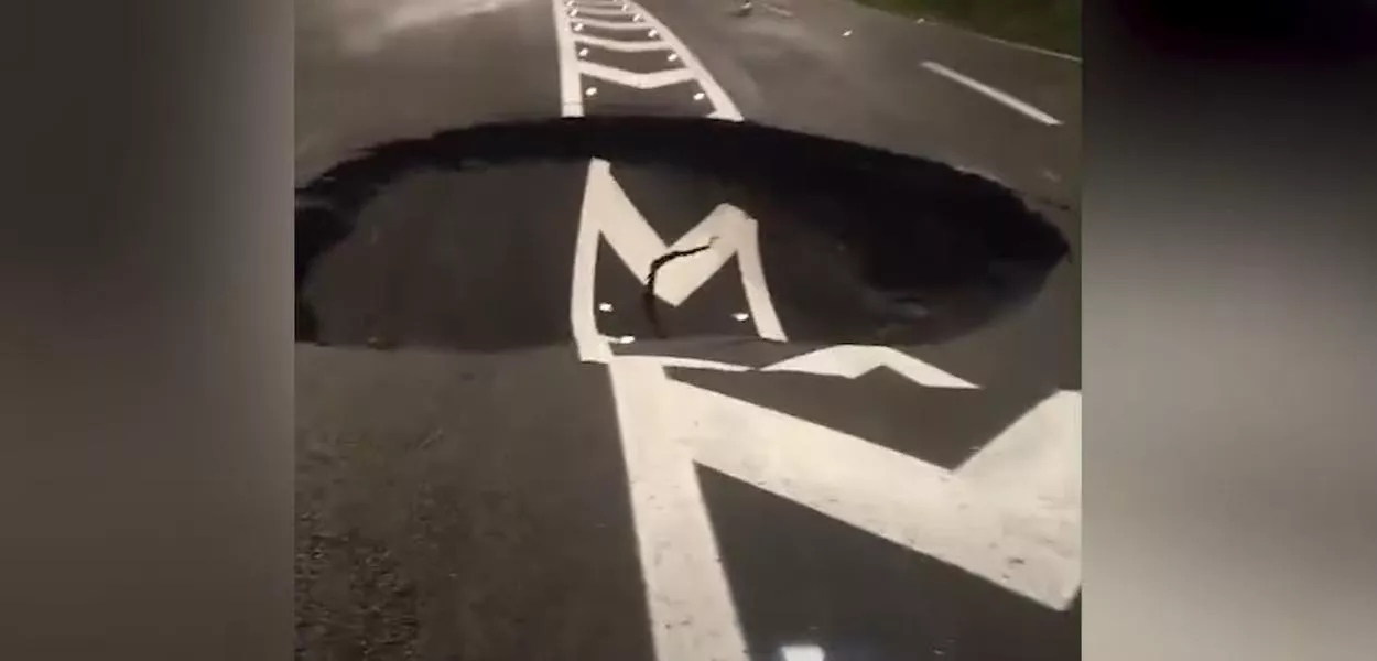 Cratera na marginal Tietê