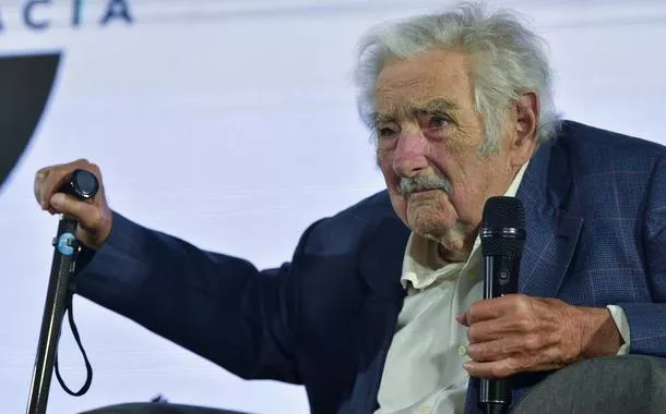 Ex-presidente do Uruguai José "Pepe" Mujica participa de evento que marcou 40 anos de democracia no país, em Montevidéu - 27/03/2025
