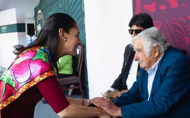 Claudia Sheinbaum durante encontro com Pepe Mujica