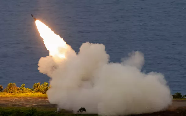 Taiwan exibe sistemas HIMARS dos EUA em meio a crescente militarização do Estreito e provoca nova escalada com a China
