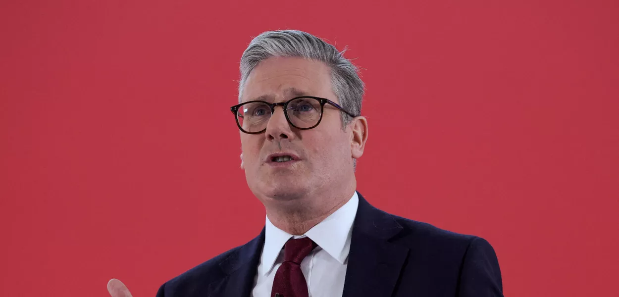 O líder do Partido Trabalhista da oposição britânica, Keir Starmer, discursa em Deal, Grã-Bretanha, 10 de maio de 2024